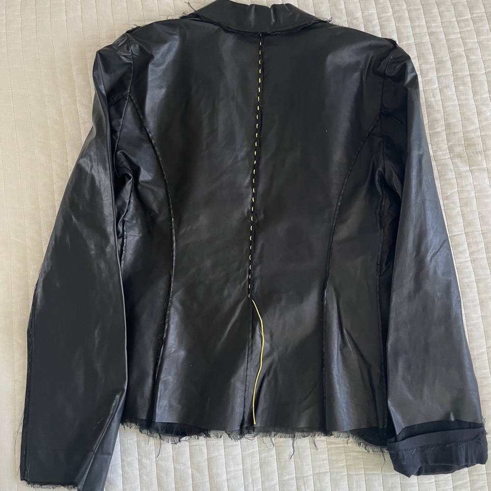 leather jacket - Picture 2 of 6